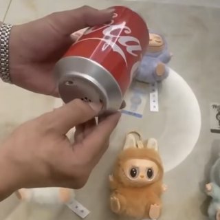 Labubu coca luz sonido caja sorpresa